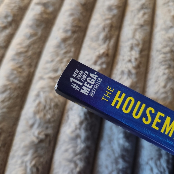 'The Housemaid' Book - Picture 4 of 5